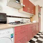 Cozy Private Room In Shared Apartment, Close To Beach And City Center