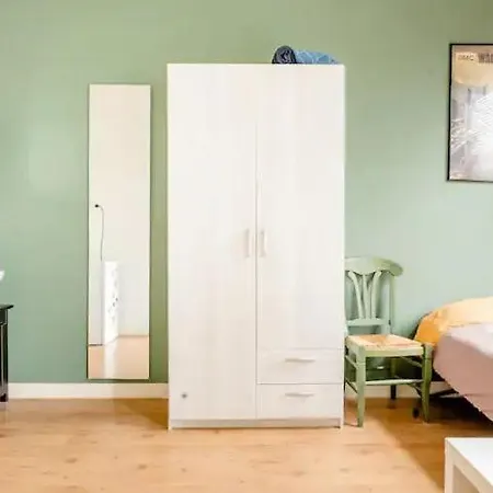Cozy Private In Shared Apartment, Close To And Center Apartment