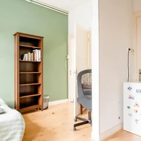 Cozy Private In Shared Apartment, Close To And Center Apartment